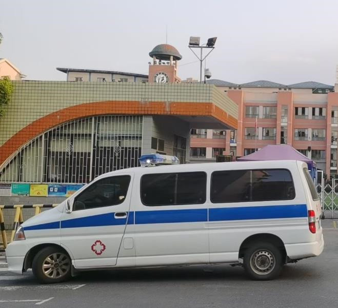 榆中救护车出租护送骨折病人一公里多少钱